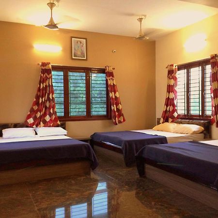 Hotel Sri Hayagriva Tiruchirappalli Szoba fotó