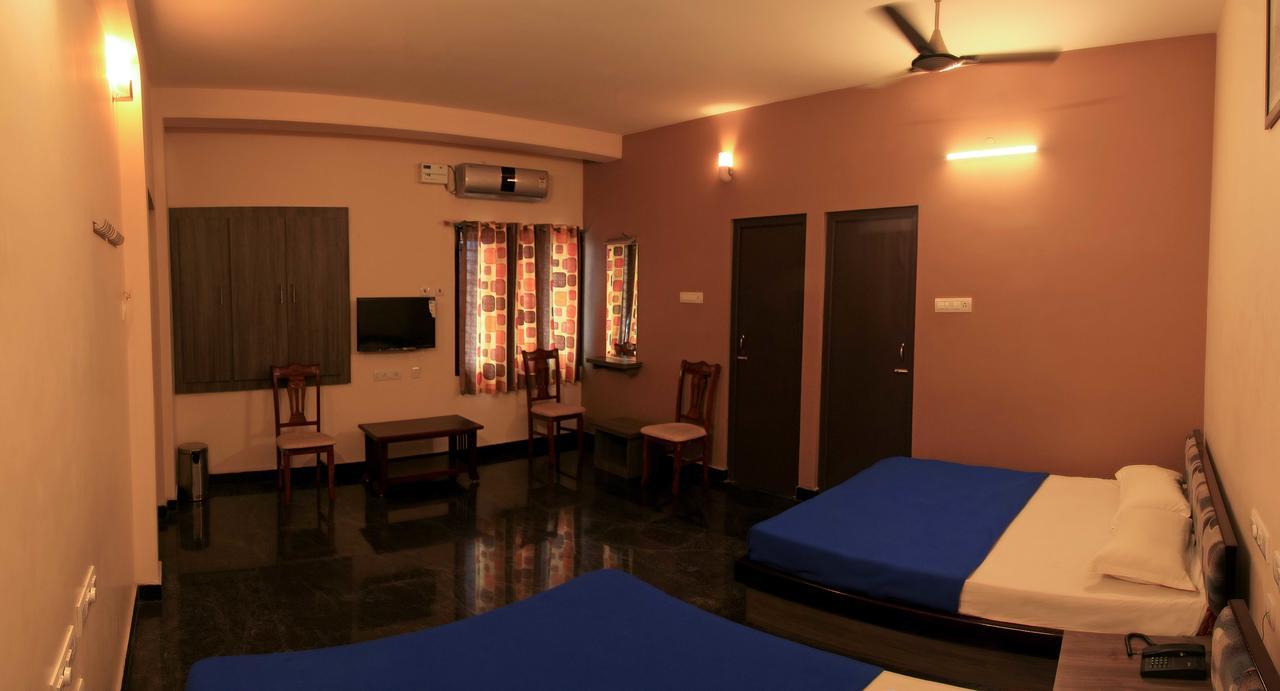 Hotel Sri Hayagriva Tiruchirappalli Szoba fotó