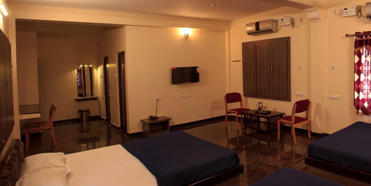 Hotel Sri Hayagriva Tiruchirappalli Szoba fotó